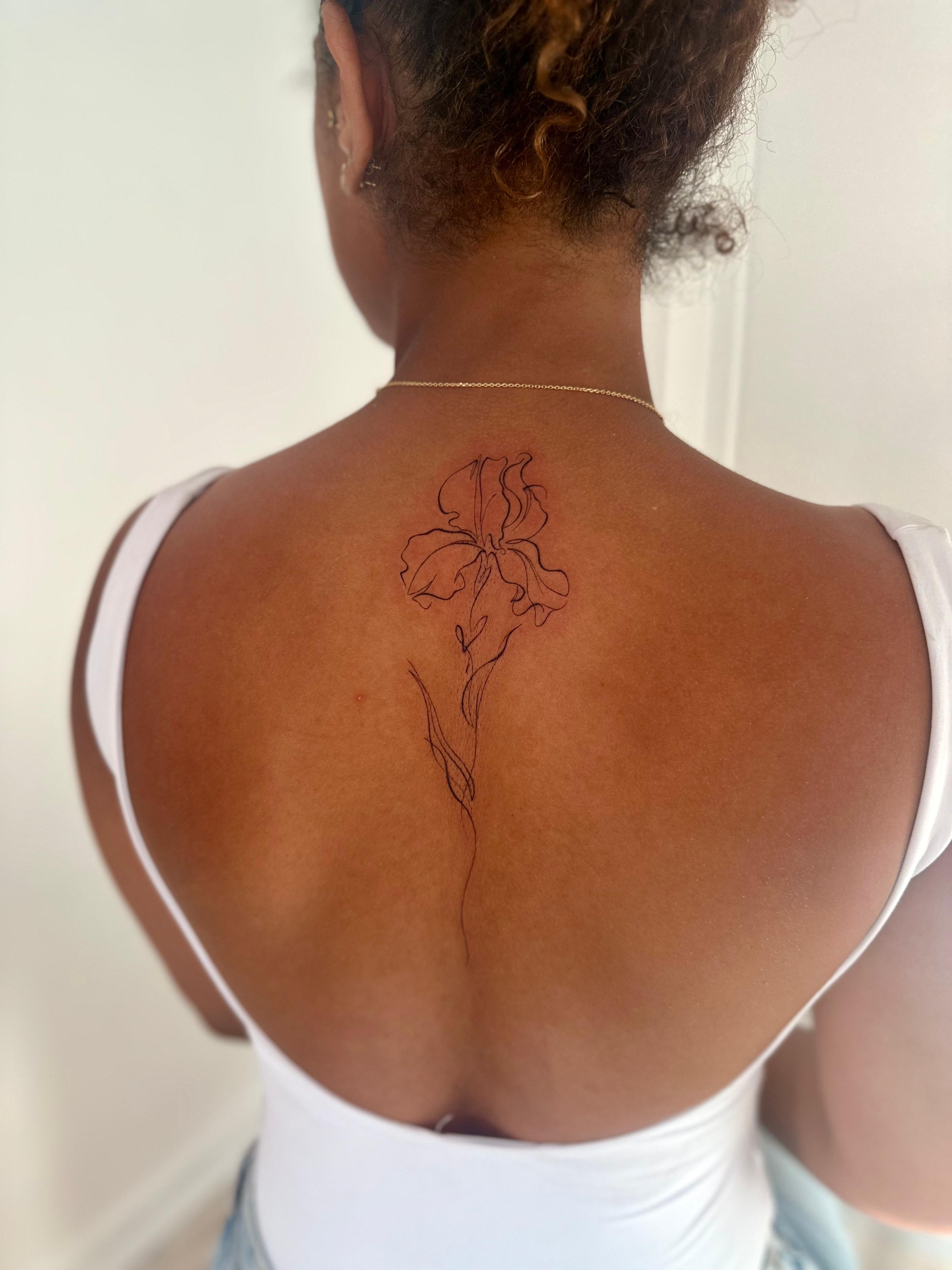 Line-art Floral Élégant